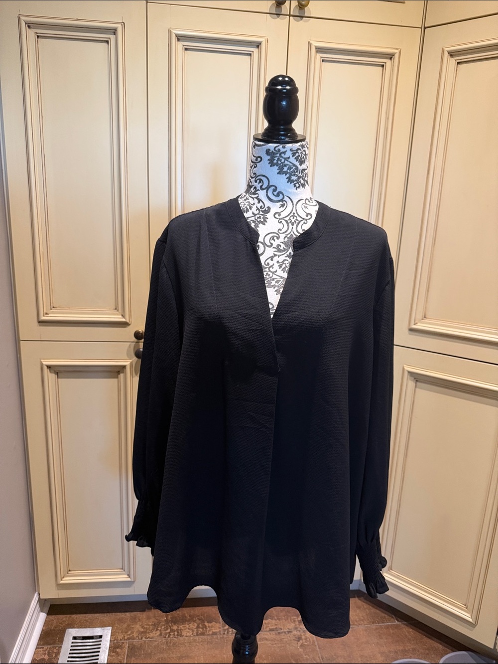 Lord & Taylor Black V-Neck Long Sleeve Blouse